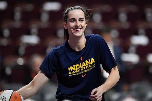 Caitlin Clark Surprises Fans with an Unforgettable Gift-Giving Moment On Court