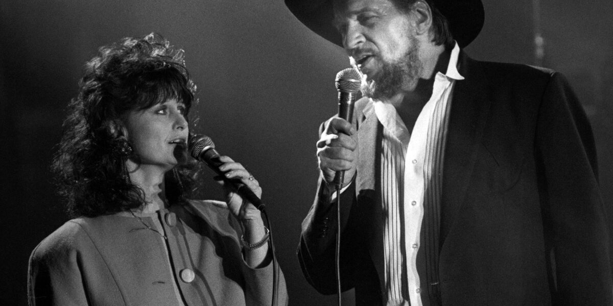 "Storms Never Last" — Waylon Jennings, Jessi Colter, and the Song That Froze Time