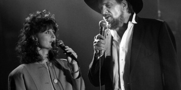 "Storms Never Last" — Waylon Jennings, Jessi Colter, and the Song That Froze Time