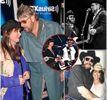 Hank Williams Jr. & Jessi Colter Hold Hands on Stage – An Emotional Tribute to Waylon Jennings That Leaves Fans in Tears