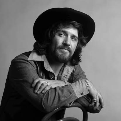 The Lyric That Laughed: Waylon Jennings’ Friendly Jab at Willie Nelson That Country Fans Still Can’t Forget