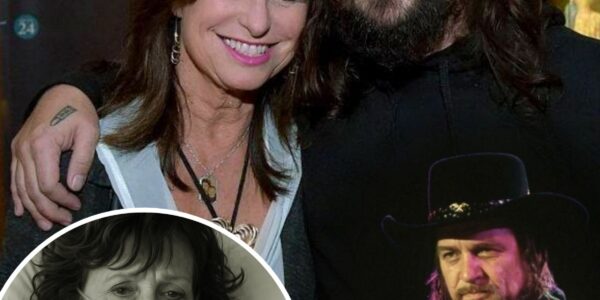 SAD NEWS: 50 Minutes Ago in Nashville, Tennessee — Shooter Jennings Reveals Devastating News About His Mother, Jessi Colter! In an emotional post, Shooter shares that his legendary mother, Jessi Colter, 80, has suddenly collapsed due to exhaustion. Fans are in shock as Shooter explains the gravity of the situation. Jessi Colter is currently in…