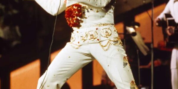 "Falling in Love with You" – Elvis Presley’s Timeless Love Anthem