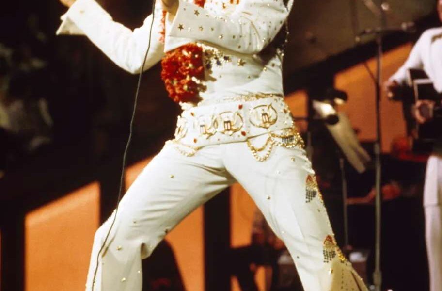 "Falling in Love with You" – Elvis Presley’s Timeless Love Anthem