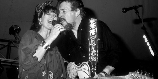 The Untold Truth Behind Jessi Colter & Waylon Jennings’ “Storms Never Last” — A Love Song Forged in Fire