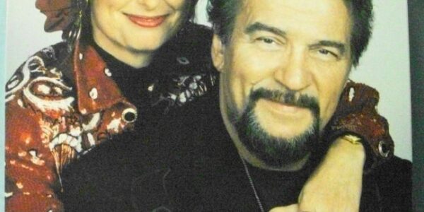 “Suspicious Minds” – When Jessi Colter and Waylon Jennings Turned an Elvis Classic into an Outlaw Love Story