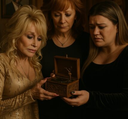 "After Brandon Blackstock’s Passing, Dolly Parton Restores a Precious Music Box to Kelly Clarkson, Showing That True Love and Memories Can Heal Even the Deepest Grief and Keep the Ones We’ve Lost Close Forever"