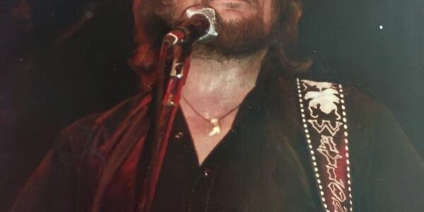 “Sick and Tired” by Waylon Jennings: A Powerful Reflection on Struggle and Resilience