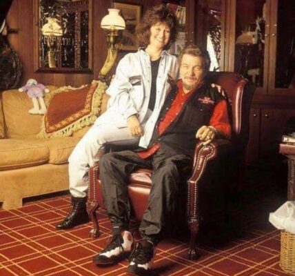 The Shocking Journey Waylon Jennings Took Before Becoming a Country Legend