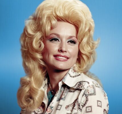 Dolly Parton’s Jolene (1973) — A Timeless Tale of Heartbreak and Desperation