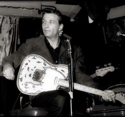 Waylon Jennings and Me and Bobby McGee: A Country Outlaw’s Spin on a Timeless Classic