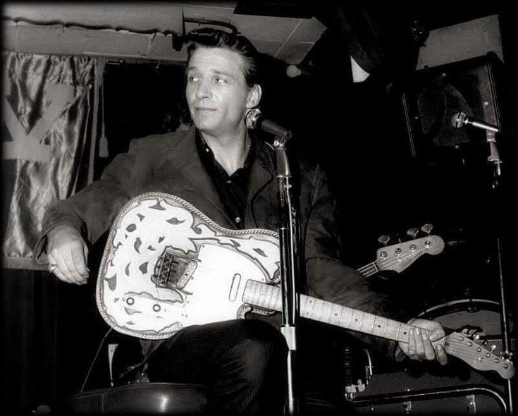 Waylon Jennings and Me and Bobby McGee: A Country Outlaw’s Spin on a Timeless Classic
