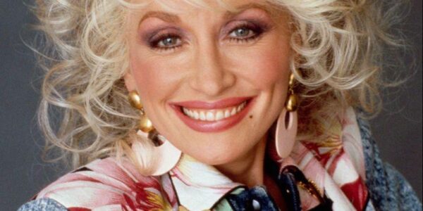 “9 to 5”: Dolly Parton’s Anthem of Work, Resilience, and Empowerment