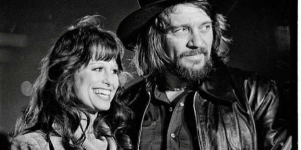 The Storm and the Song: Jessi Colter and Waylon Jennings’ Untamed Love