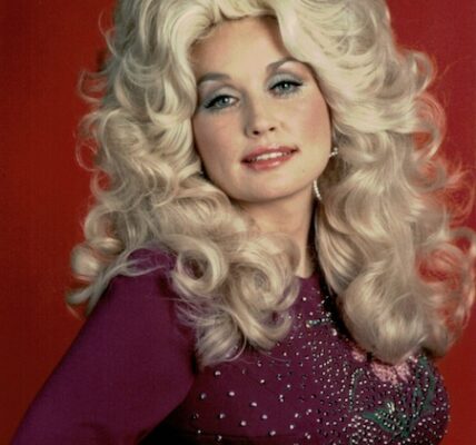 Three Voices, One Heart: Dolly Parton, Emmylou Harris & Linda Ronstadt with “Bury Me Beneath the Willow”