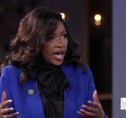 How Jasmine Crockett Silenced John Roberts and Shook the Supreme Court