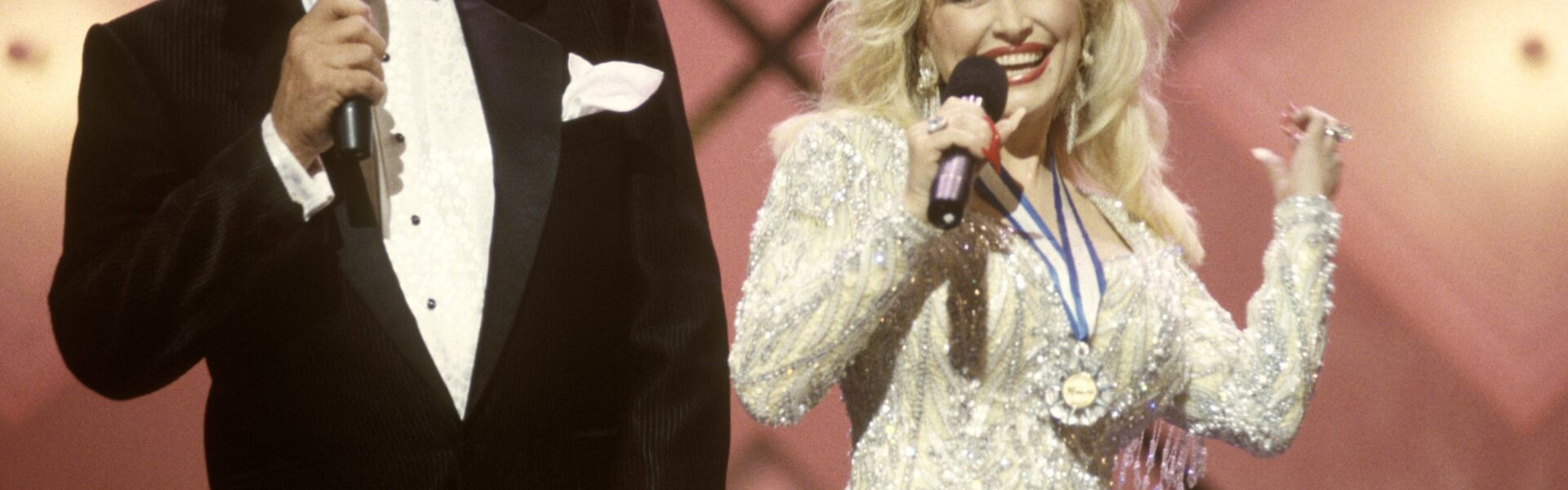 “Islands in the Stream” – Dolly Parton & Kenny Rogers