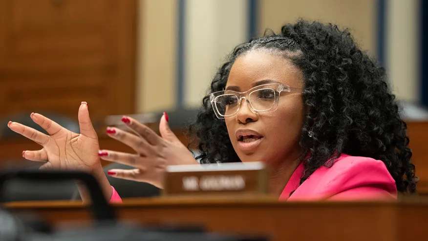 “THE BOOK HE COULDN’T ESCAPE”: Mark Levin Explodes at Jasmine Crockett — Then She Pulls Out His Own Words