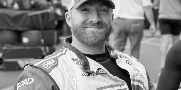 “RIP”: FOX Broadcaster & Fans Unite to Bid Farewell to NASCAR’s Unsung Hero at 35