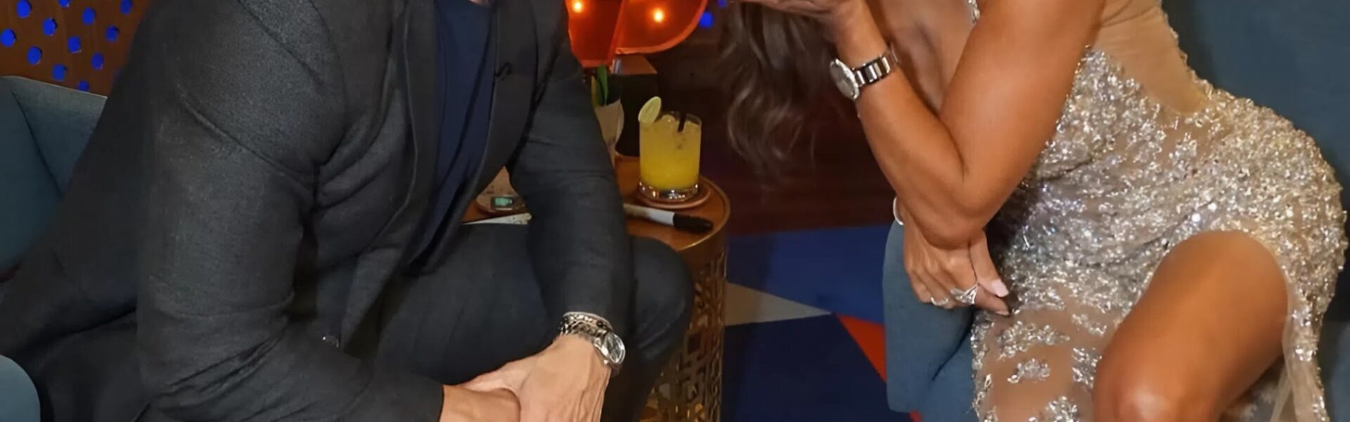 Shocking photo of Teresa Giudice and Andy Cohen reunion: Is she trying to mend their friendship? Andy Cohen immediately made an action that made fans react skeptically: "She must have lost her mind!".