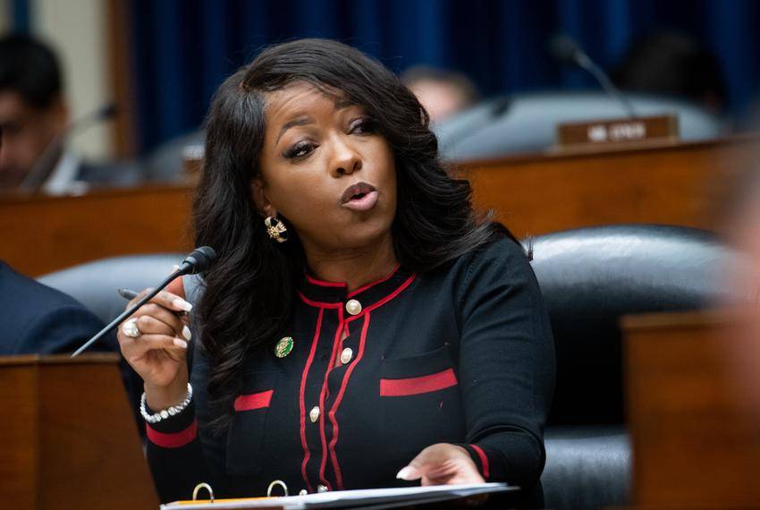 Jasmine Crockett Blasts GOP for ‘Bending the Knee’ to Trump — Sparks Nationwide Firestorm