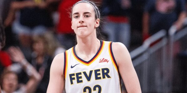 Caitlin Clark Came Out of Nowhere — Shocks WNBA with Jaw-Dropping Play