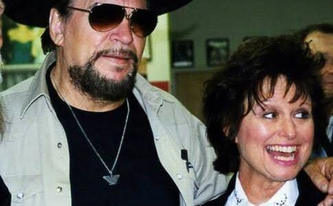 Waylon Jennings and Jessi Colter – “Honky Tonk Angels”: Love, Legacy, and a Country Classic