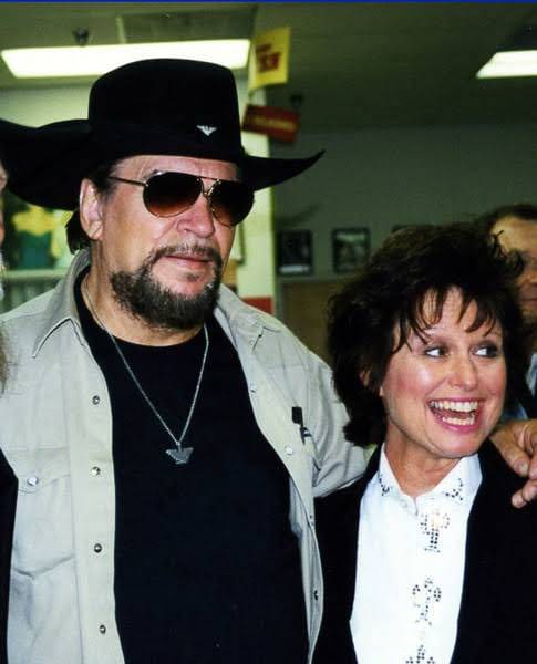Waylon Jennings and Jessi Colter – “Honky Tonk Angels”: Love, Legacy, and a Country Classic