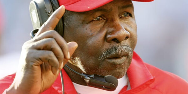 BREAKING: Kansas City Chiefs legend Emmitt Thomas diagnosed with dementia — Can't speak, only remembers playing for the Chiefs, and he only said 5 words that scared Chiefs players...