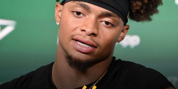 Justin Fields spoke up in 8 words to express his disappointment with his Jets teammates before the loss to the Steelers: "No one can understand me better than my former teammates, anyway, I wish the Steelers success this season..." vannguyen