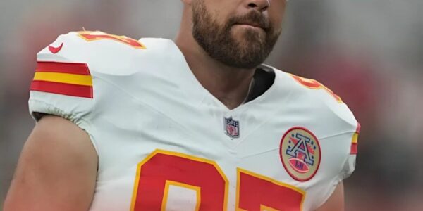 SH0CK IN KANSAS CITY: Chiefs locker room erupts in intense tension as Travis Kelce is unexpectedly confronted by his own teammate after gruesome injury — shocking behind-the-scenes revelations that have stunned the NFL, outraged fans, and sparked an unprecedented social media debate!...