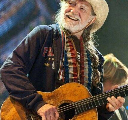 Willie Nelson – Walking The Floor Over You: A Classic That Resonates with Heartache