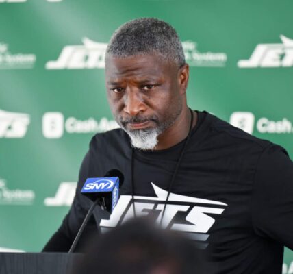 "NOT CONFIDENT WITH THE RESULT"- Jets head coach Aaron Glenn criticizes referees after seven penalties spoil game against Steelers