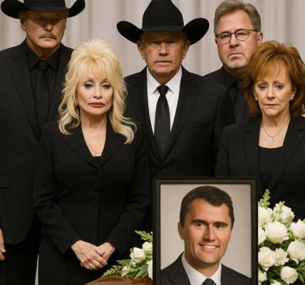 Dolly Parton led an unforgettable tribute alongside Alan Jackson, George Strait, Vince Gill, and Reba McEntire, honoring Ch@l!e K!rk. Her heartfelt performance brought 90,000 fans in the stadium—and millions more watching nationwide—to tears, solidifying her as the guiding heart of a moment that united the nation in grief, reverence, and unwavering admiration.