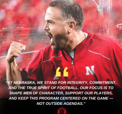 BREAKING NATIONAL EARTHQUAKE 💥🏈: A shocking NFL celebration mocking Charlie Kirk’s de@th — a close ally of the U.S. President — has sparked outrage at the White House. The President declared “there are only two genders,” hinted at banning LGBT symbols in sports, and called for an investigation into hidden anti-Kirk messages, turning the NFL into the epicenter of a fierce cultural–political war. The Green Bay Packers, dragged into the storm after one of their players was linked to a controversial gesture, now face massive pressure as coaches argue over protecting the team’s image while players’ morale collapses under the fear of probes, bans, and an uncertain league future.