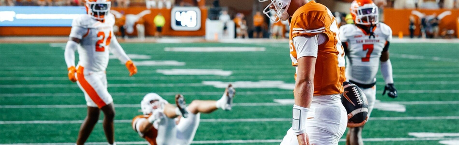 "Let Me Flex!" — Arch Manning's Viral Touchdown and Texas' Blowout Victory Over Sam Houston