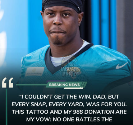In a heartbreaking display of dedication, Travis Etienne Jr. revealed a tattoo honoring mental health, featuring the “988” Suicide & Crisis Lifeline. After a tough loss, he said with a quivering voice: “I couldn’t win today, Dad, but I play for you and for everyone fighting silently.” He then donated $988,000 to the lifeline, urging: “Every life deserves love and hope.”