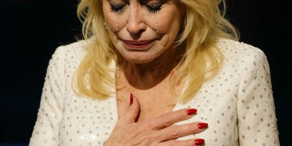 THE SECRET PROMISE: Dolly Parton Breaks Her Silence on a 30-Year Vow That Changed Everything 💔✨ For decades, Dolly Parton kept a private promise — one she made at her father’s graveside, known only to a few in her closest circle. Now, after 30 years of quiet devotion, she’s finally fulfilled it in a way no one expected. Her revelation has stunned fans worldwide, turning a personal vow into a mission of hope that’s already transforming lives. But it’s what she said next — and who she dedicated it to — that’s left everyone in tears.