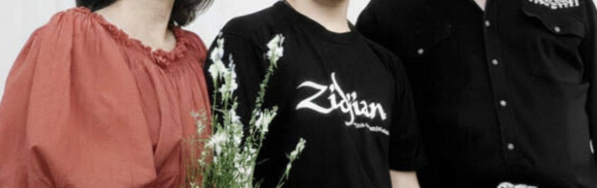 Strength in Song: Waylon Jennings Honors Resilience in “Women Do Know How to Carry On”