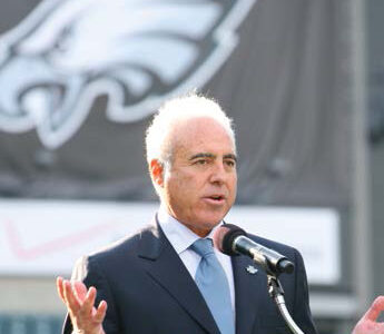 Breaking News: “Is this football or a circus?” – Eagles owner Jeffrey Lurie blasts NFL over Super Bowl halftime choice, threatens to withdraw team if Bad Bunny performs