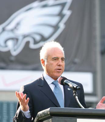 Breaking News: “Is this football or a circus?” – Eagles owner Jeffrey Lurie blasts NFL over Super Bowl halftime choice, threatens to withdraw team if Bad Bunny performs