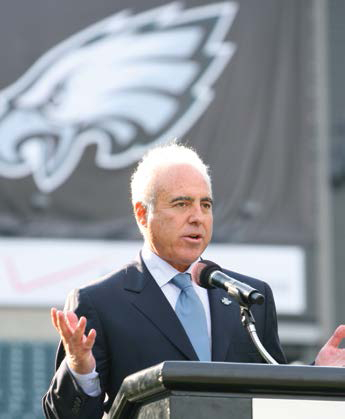 Breaking News: “Is this football or a circus?” – Eagles owner Jeffrey Lurie blasts NFL over Super Bowl halftime choice, threatens to withdraw team if Bad Bunny performs