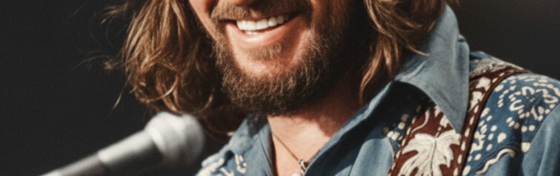 Bittersweet Escape: Waylon Jennings’ Early Heartache in “Walk On Out of My Mind”