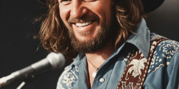 Bittersweet Escape: Waylon Jennings’ Early Heartache in “Walk On Out of My Mind”