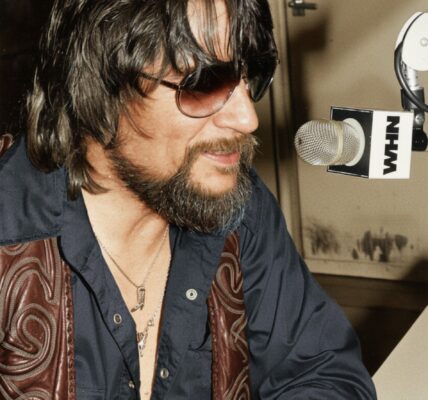 Waylon Jennings - Revelation