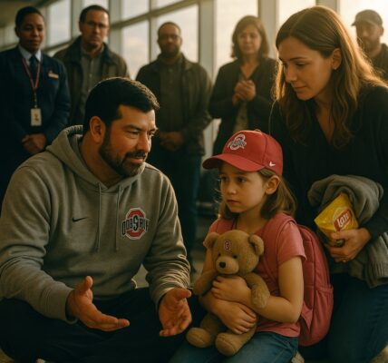 🟥 BREAKING NEWS: Ohio State Coach Ryan Day Donates Entire $3,200 Bonus to Abandoned 8-Year-Old Girl at Airport — What Happened Next Left Everyone in Tears