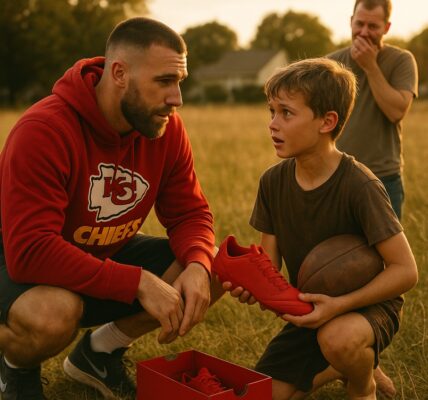 🟥 HEARTBREAKING MOMENT: Travis Kelce Stops After Seeing a Barefoot Boy Practicing Football — What He Did Next Left Everyone in Tears