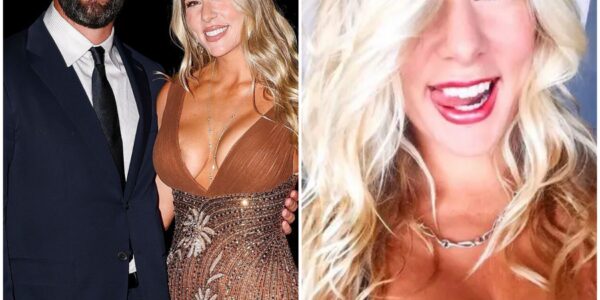 Jon Rahm's wife, Kelley, caused a stir with her eye-catching low-cut dress at the Ryder Cup party, and fans found the new black sheer lace bikini photos with two straps and posing with her legs spread and lying on the beach, making many people stunned and said that their bodies stiffened and trembled with excitement because they couldn't control themselves when they saw it.