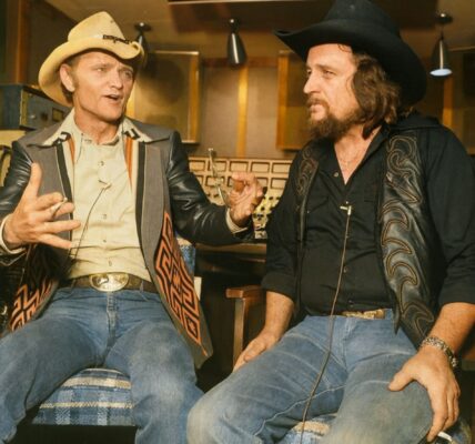 Fish Don’t Wear Watches” — The Day Jerry Reed Borrowed Waylon Jennings’ Truck and Returned with a Lesson for Life