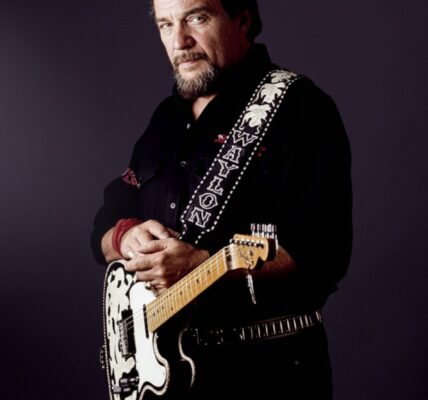 “Rock, Salt and Nails” — Waylon Jennings’ Soulful Reimagining of a Folk Standard
